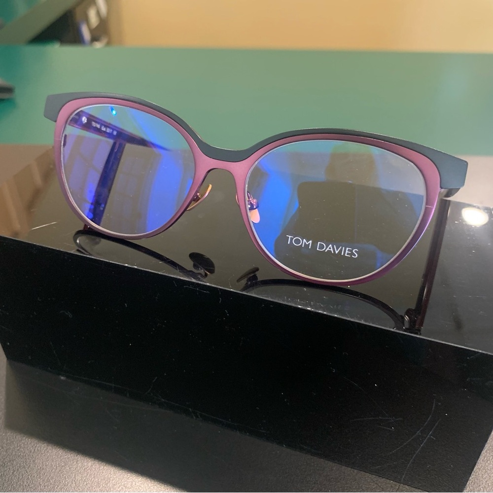 TOM I DAVIES TD740 Col 2217 Violet &
Black